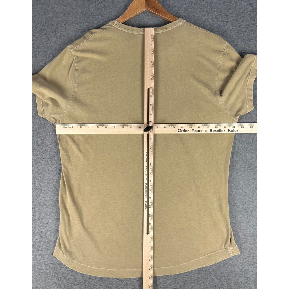 Buck Mason Shirt Mens Large Beige Khaki Vintage Wash Curved Hem Minimalist Basic - Picture 5 of 6